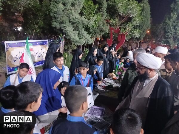  میز خدمت به میزبانی مدرسه پسرانه شهید مهدی غفاری در تجمعات شبانه شهر فرون آباد