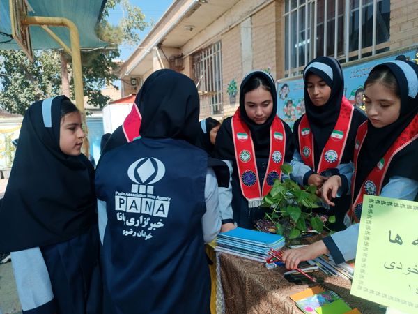جشن عاطفه ها در دبستان ناهید نخودی