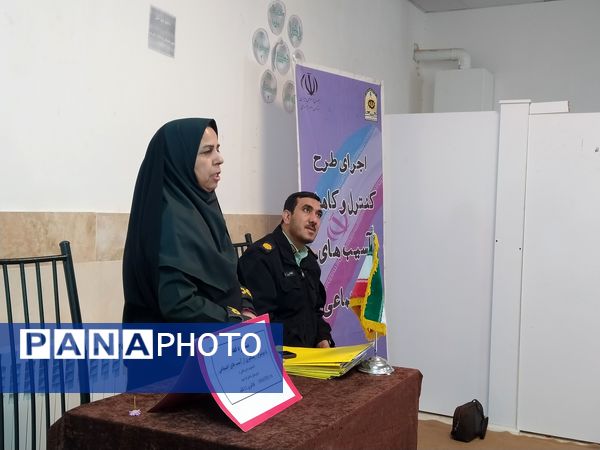 کارگاه آشنایی با فضای مجازی در دبیرستان دخترانه امید 