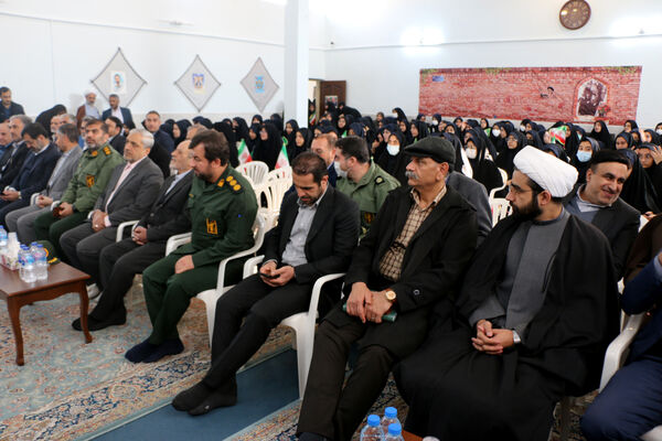 برپایی جشن «حضور تا ظهور» در دبیرستان شهیده حسنی سعدی قم
