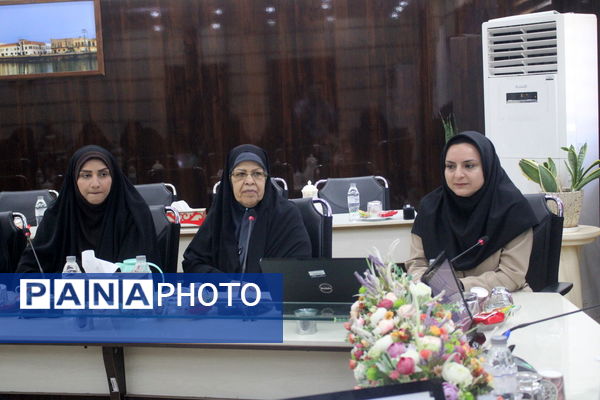 کارگاه آموزشی ویژه بانوان شاغل در اداره‌کل آموزش و پرورش استان بوشهر 