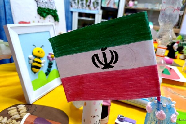  نمایشگاه دستاوردهای انقلاب و روایت‌های فجر در دبستان سمیه شهریار