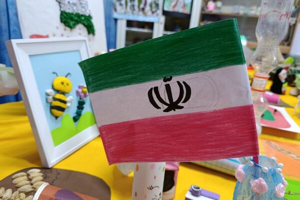  نمایشگاه دستاوردهای انقلاب و روایت‌های فجر در دبستان سمیه شهریار