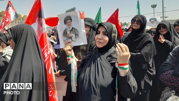 تجدید میثاق با آرمان‌های انقلاب، تهران در سوگِ رهبر شهید یکپارچه سیاه پوش شد