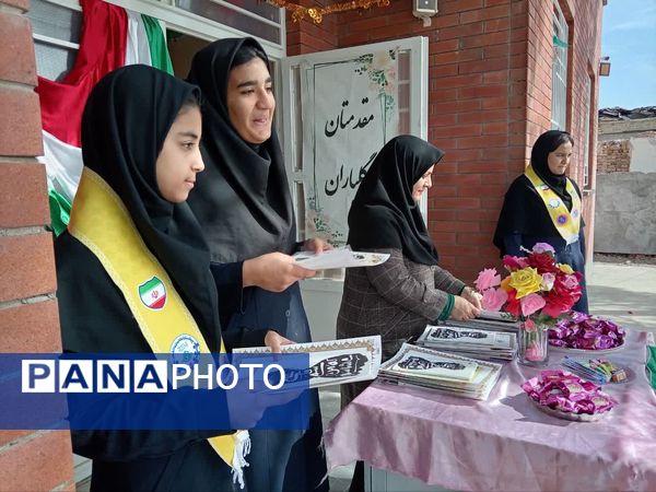 تقدیر از دانش آموزان معتکف دبیرستان مادر مهربان خلیل آباد