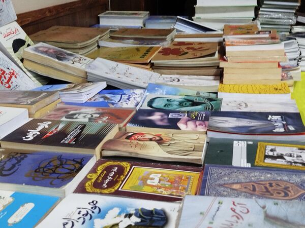 گشایش نمایشگاه کتاب در فرهنگسرای فاروج 