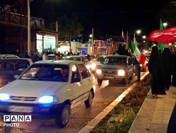 رژه خودرویی دور میدان مرکزی خلیل آباد
