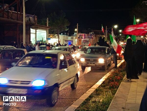رژه خودرویی دور میدان مرکزی خلیل آباد