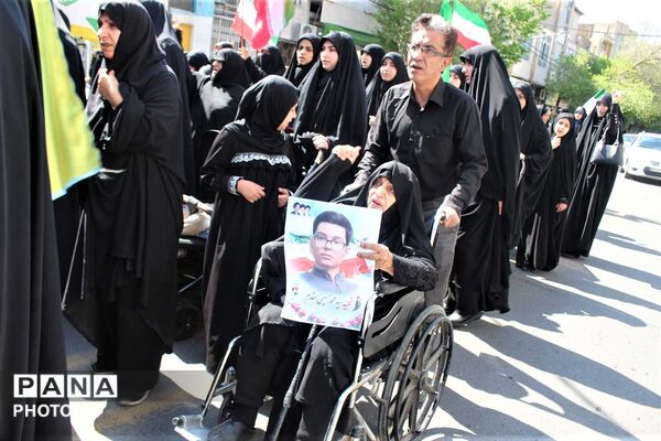 آیین تشییع پیکر دانش‌آموز شهید «سید محمد حسینی مقدم»