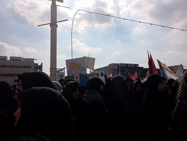 حماسه دانش‌آموزان مشهدی در روز ۱۳ آبان