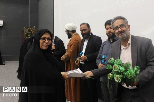 تقدیر از مدیران، معاونان و مدیران فعال قرآنی در آیین اختتامیه چهل‌وچهارمین مسابقات قرآن، عترت و نماز شهرستان اسلامشهر 