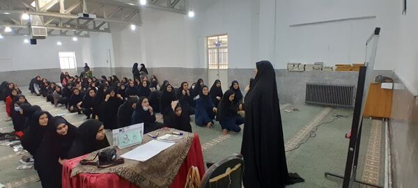 برگزاری جلسه توجیهی و آموزشی آمادگی دفاعی در دبیرستان دخترانه معلم