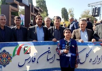  حضور پر شور دانش آموزان شیرازی در تجمع  سیزده آبان 