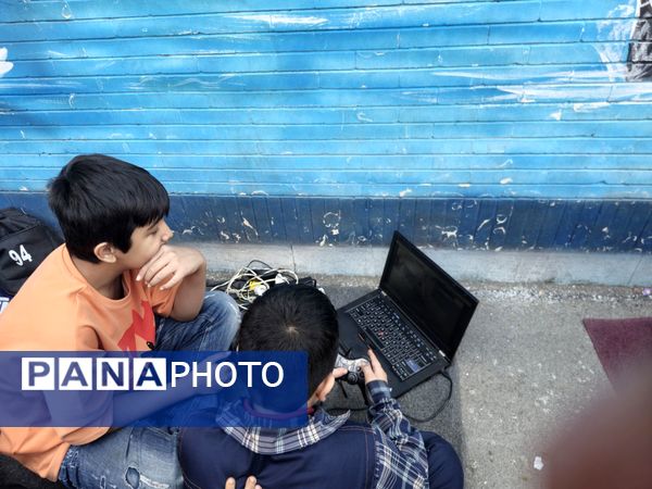  بازارچه دانش آموزی به مناسبت سالگرد پیروزی انقلاب اسلامی در دبستان پسرانه پاسدارن ناحیه ۳