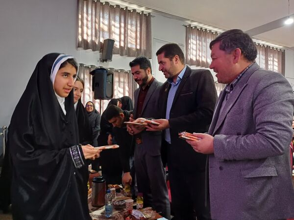تجلیل از برگزیدگان 2 جشنواره پرورشی در شهرستان زرقان 
