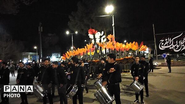 عزاداران علوی در کف خیابان های نیشابوری زنجیر زنی کردند
