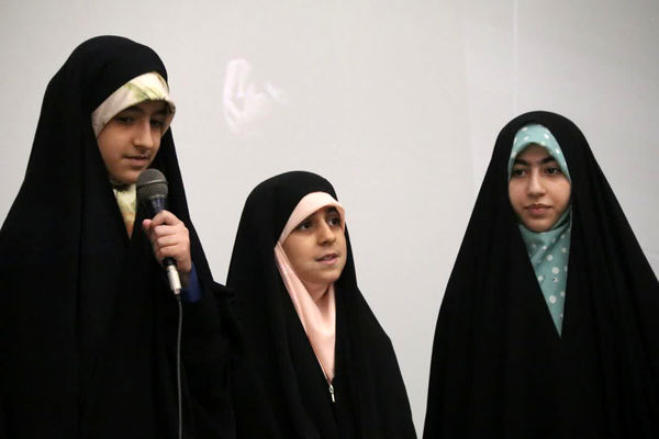 آیین تقدیر از برگزیدگان چهل و دومین دوره مسابقات دانش‌آموزی قرآن، عترت و نماز استان قم