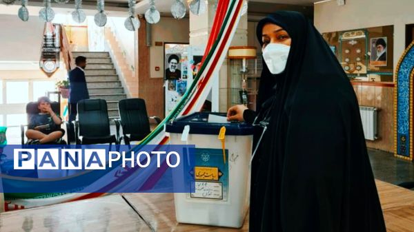 خانواده شهدا پای صندوق‌های رأی حضور پیدا کردند