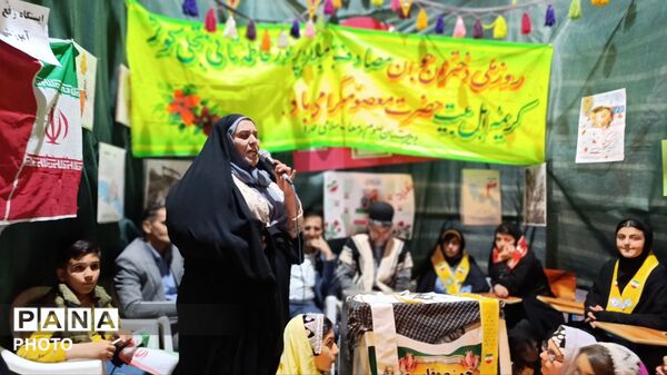 برپایی موکب سازمان دانش‌آموزی به مناسبت روز دختر در حاشیه تجمعات شبانه مردم 