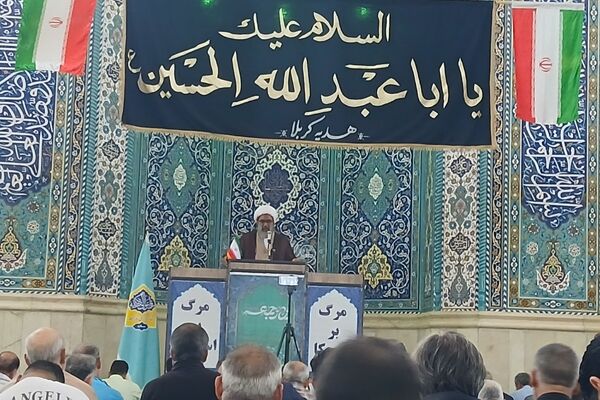 حضور پرشور فرهنگیان و برپایی غرفه های ستاد امر به معروف و نهی از منکر آموزش و پرورش در نمازجمعه 