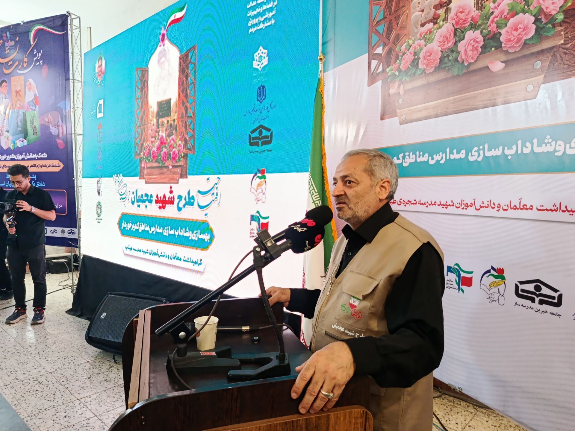مشارکت مردمی و رویکرد جهادی محور تحول در مدارس و حمایت از دانش‌آموزان است