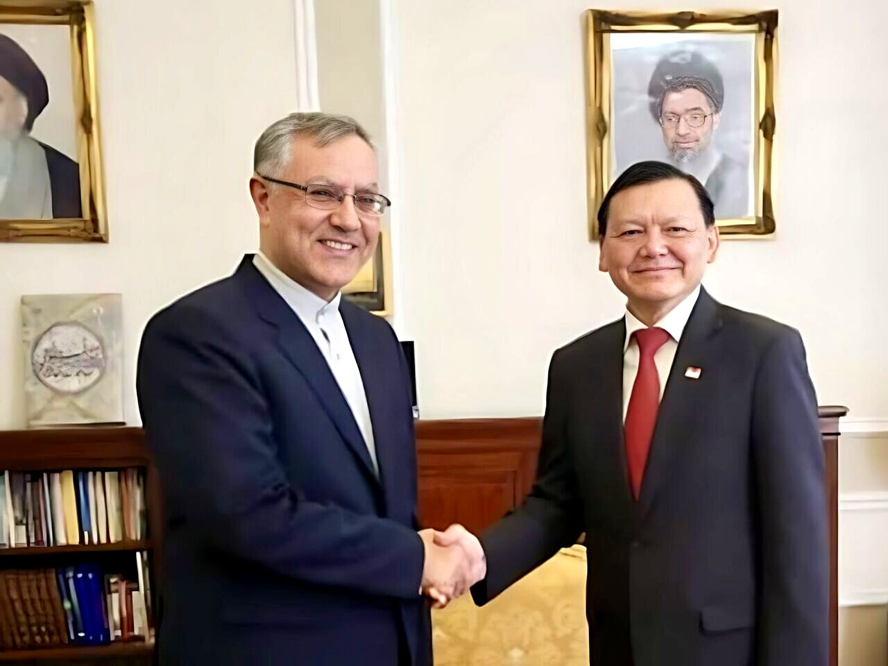گسترش همکاری‌های دریایی و هوانوردی محور دیدار نمایندگان ایران و سنگاپور در لندن