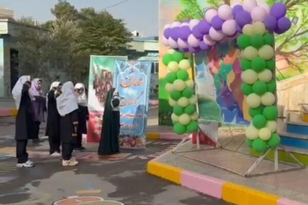 گرامیداشت هفته دفاع مقدس در دبستان طواف و معماریان ناحیه دو شهرری 