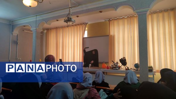 بازدید علمی دانش‌آموزان دبستان شاهد حاج تقی آقا‌بزرگ از پژوهش‌سرای علامه طباطبایی ناحیه یک مشهد