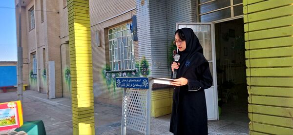 برگزاری جشن عاطفه ها در دبیرستان فرزانگان دوره ی اول 