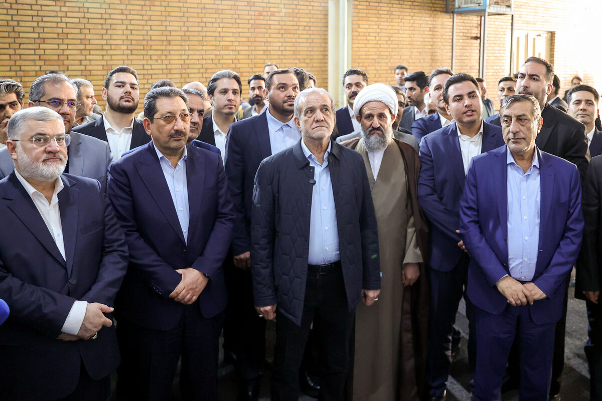 رئیس جمهور از دو واحد تولیدی در شهرک صنعتی قرچک بازدید کرد