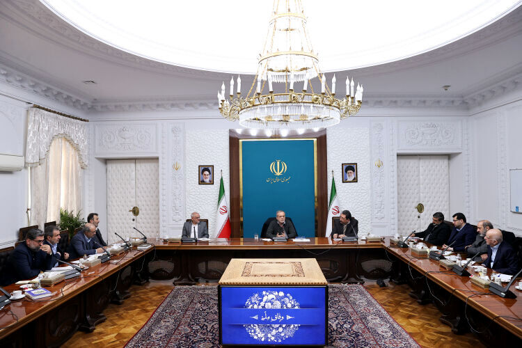 رویکرد دولت سهیم کردن صنعتگران و تولیدکنندگان در تصمیم‌گیری‌ها است