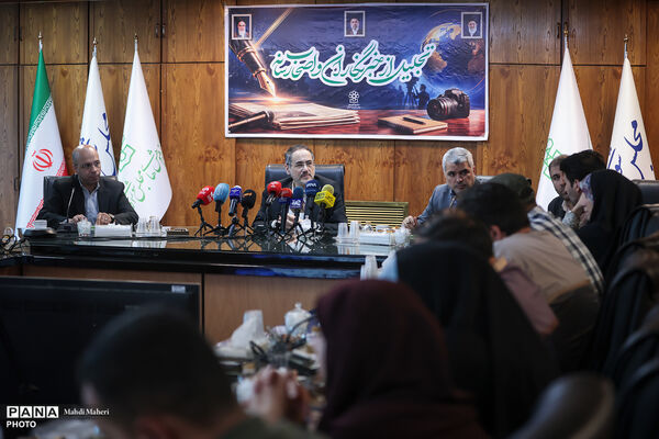 مراسم تجلیل از خبرنگاران و اصحاب رسانه مرکز پژوهش های مجلس شورای اسلامی