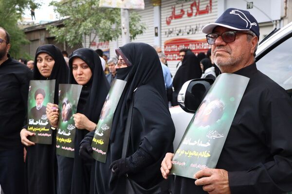 سیل خروشان زائران و مجاوران رضوی در مراسم تشییع پیکر شهدای خدمت