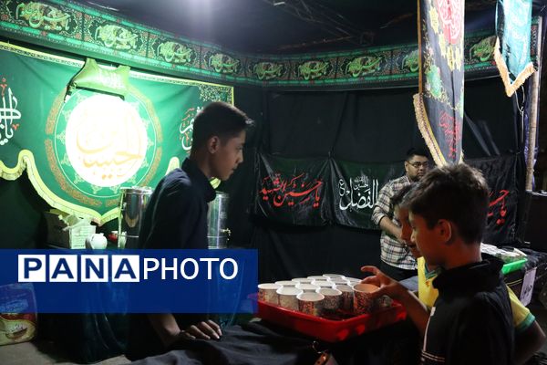 خادمی نوجوانان در عزاداری سید و سالار شهیدان در مشهد