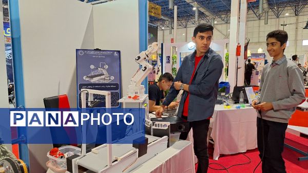 غرفه رباتیک و هوش مصنوعی ناحیه ۶ 