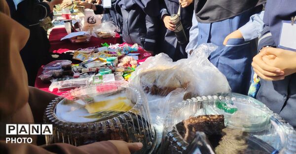 جشنواره محصولات فرهنگی در دبیرستان شاهد قدسیان