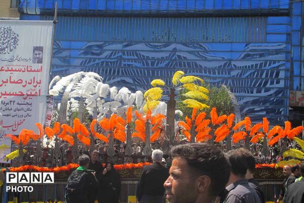 حضور میلیونی زائران در مشهد