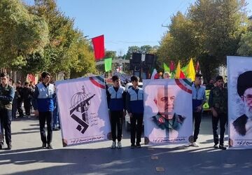 حضور پرشور دانش‌آموزان ابرکوه در راهپیمایی 13 آبان