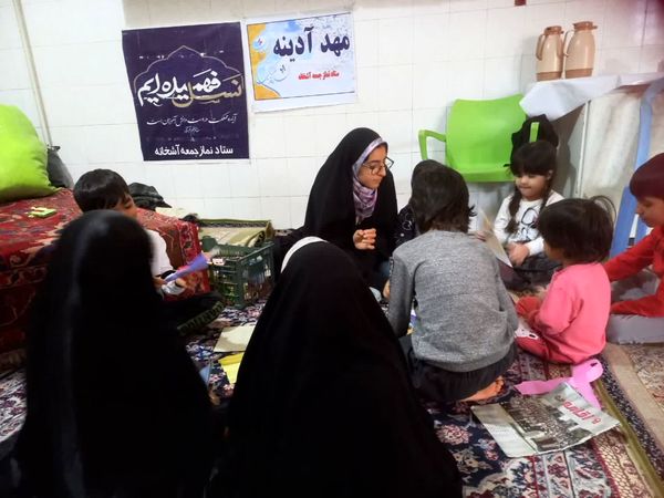 حضور دانش‌آموزان و برپایی میز خدمت در نماز جمعه این هفته آشخانه 