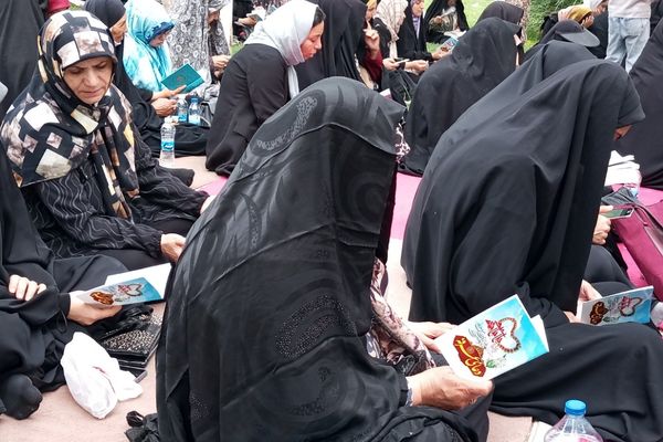 محفل پر فیض دعای عرفه در گلزار شهدا نصیرشهر