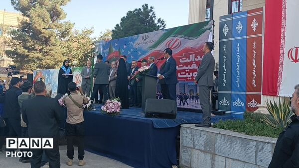 جشن آغاز سال تحصیلی جدید  در دبیرستان نمونه دولتی مصلی‌نژاد