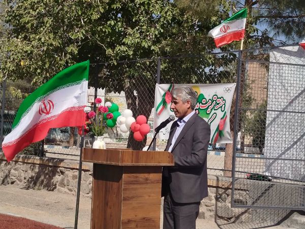 افتتاح چمن مصنوعی دبیرستان نمونه دولتی دانش کاشمر 