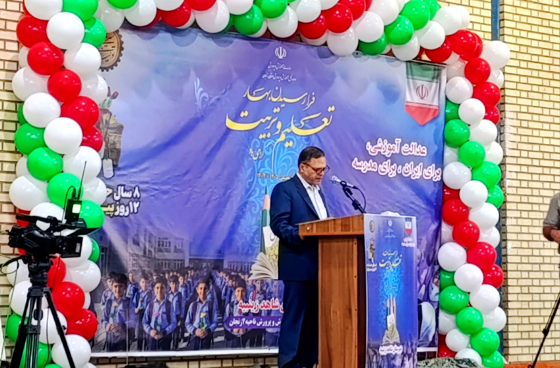 دانش‌آموزان وارثان شهیدان و مدیران آینده کشور هستند