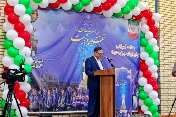 دانش‌آموزان وارثان شهیدان و مدیران آینده کشور هستند