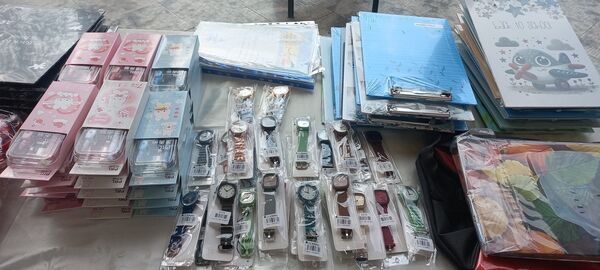 تقدیر از دانش‌آموزان برتر دبیرستان دخترانه ۱۳ آبان