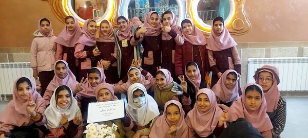 شیرینیِ دوستی اردوی دختران مهدیه در کارگاه شیرینی‌پزی کانون  امام خمینی(ره)