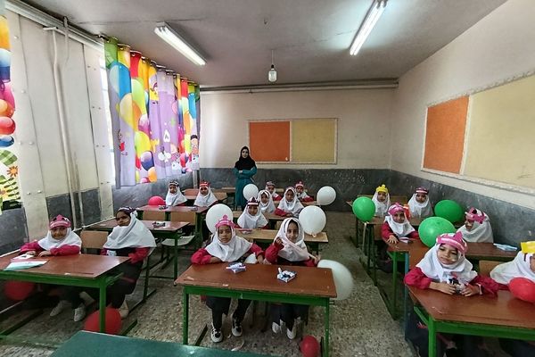 بازگشایی مدارس پیشوا با برنامه‌های شاد و اجرای عروسکی