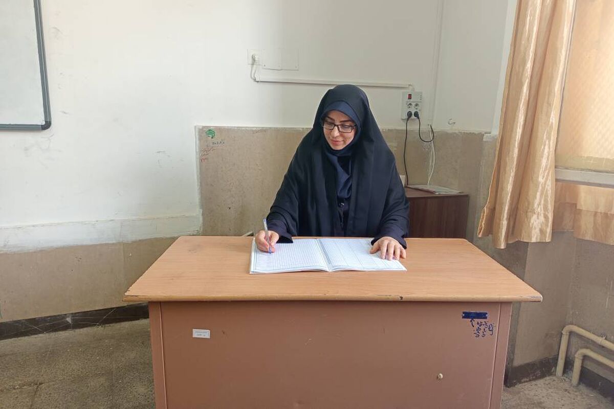 کسب عنوان معلم نمونه در منطقه ۴ تهران؛ افتخاری برای جامعه فرهنگیان