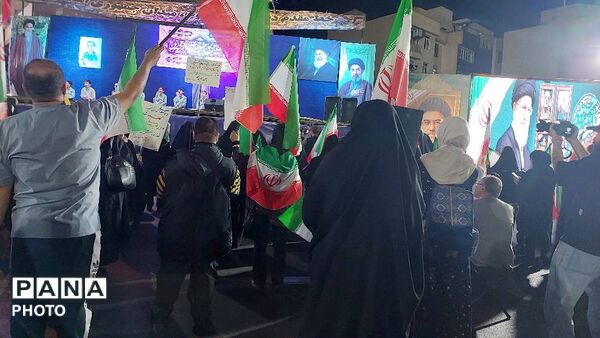 هفتاد شب متوالی حضور پرشور مردم در میدان جمهوری
