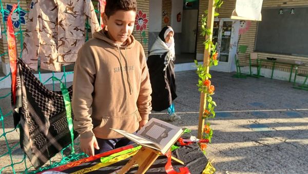 «صبحگاه مقاومت» در مدرسه شهید مطهری فین 